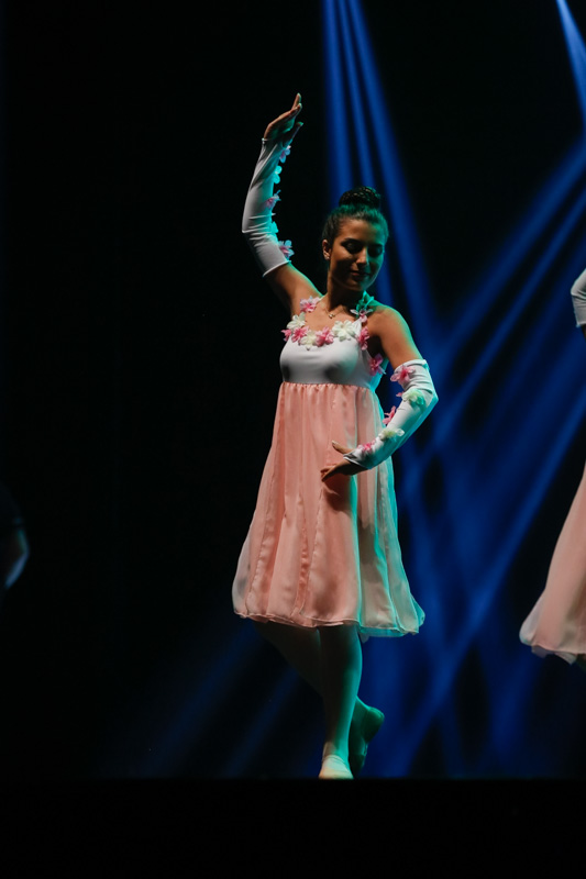 Tribe Dance Hold Your Dream 